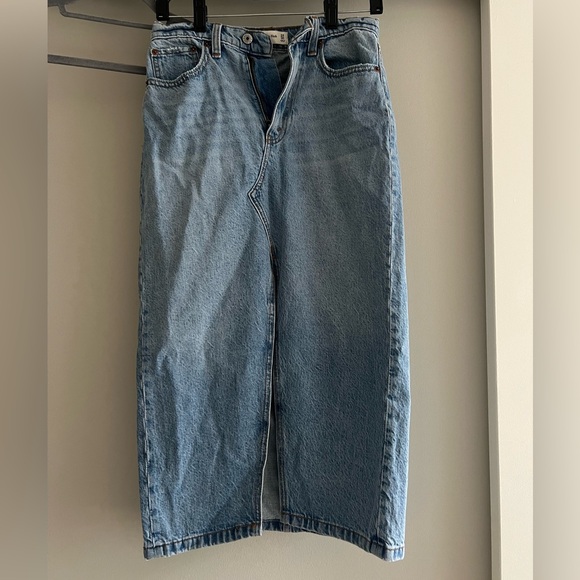 Abercrombie & Fitch denim midi skirt- size 24- light wash - Picture 7 of 9